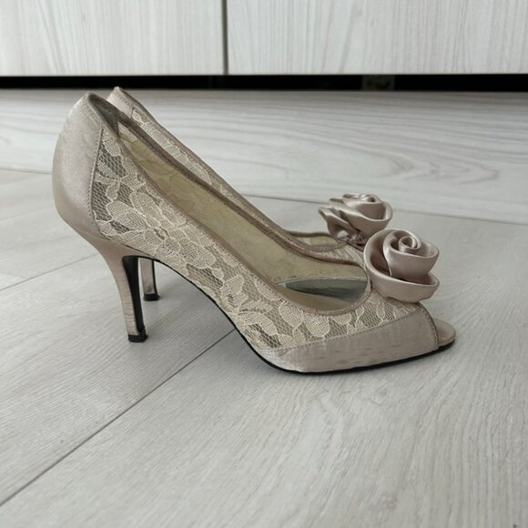 Bridal Lace Heels - Picture 3 of 6